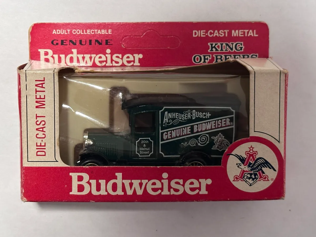 Lledo 1/64 Model Car “King of Beers”