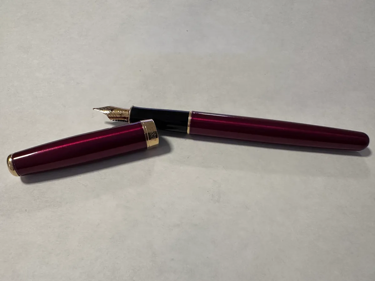 Parker Sonnet Fountain Pen - 18K Gold Nib - Red Lacquer 3