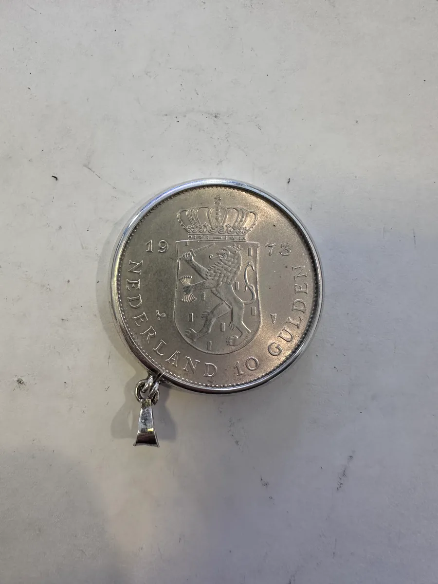 Netherlands 10 Gulden 1973 Silver Coin Pendant Queen Juliana 2