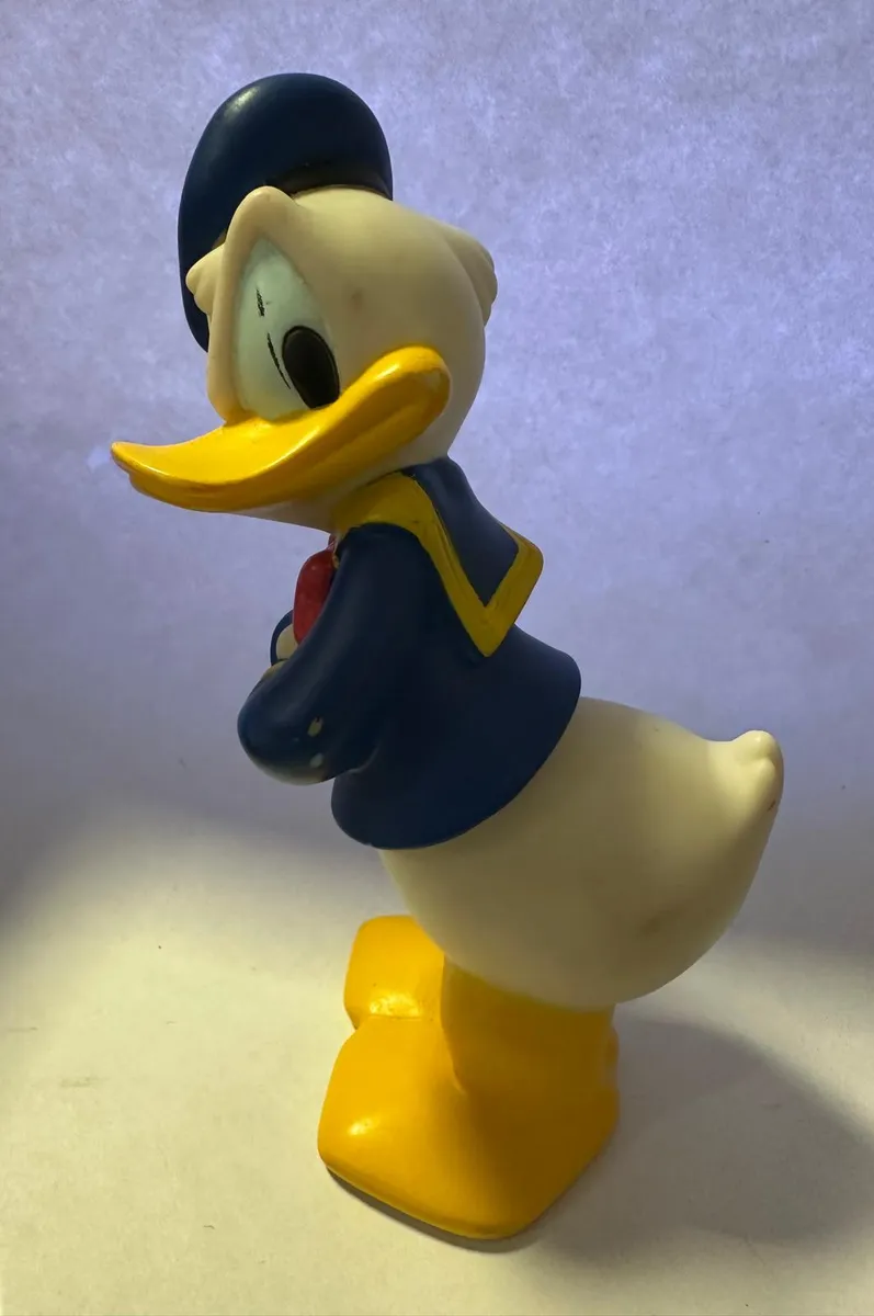 Vintage Donald Duck Disney Figurine Walt Disney Productions 2