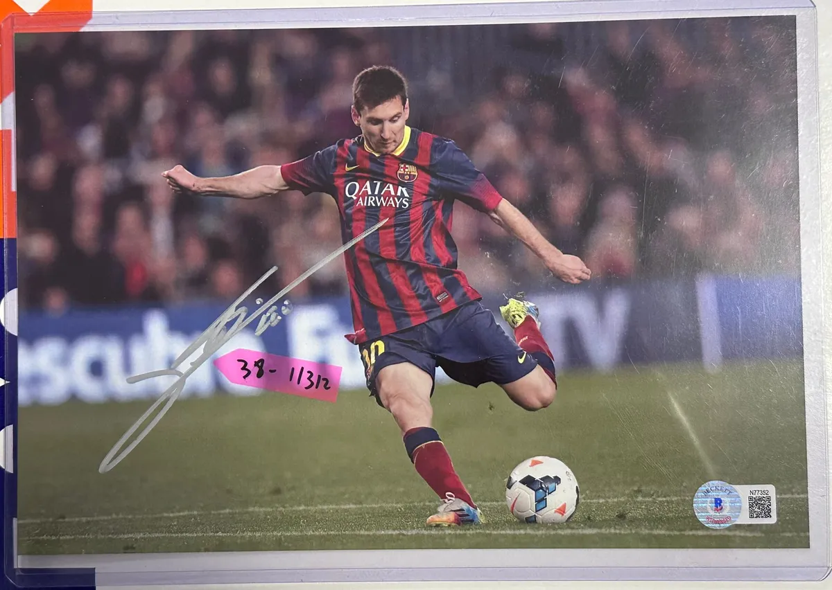 Lionel Messi Signed Photo - FC Barcelona Action Shot – Beckett Witnessed 2019 (BAS Cert N77352) 2
