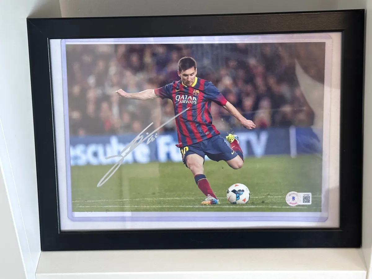 Lionel Messi Signed Photo - FC Barcelona Action Shot – Beckett Witnessed 2019 (BAS Cert N77352) 8