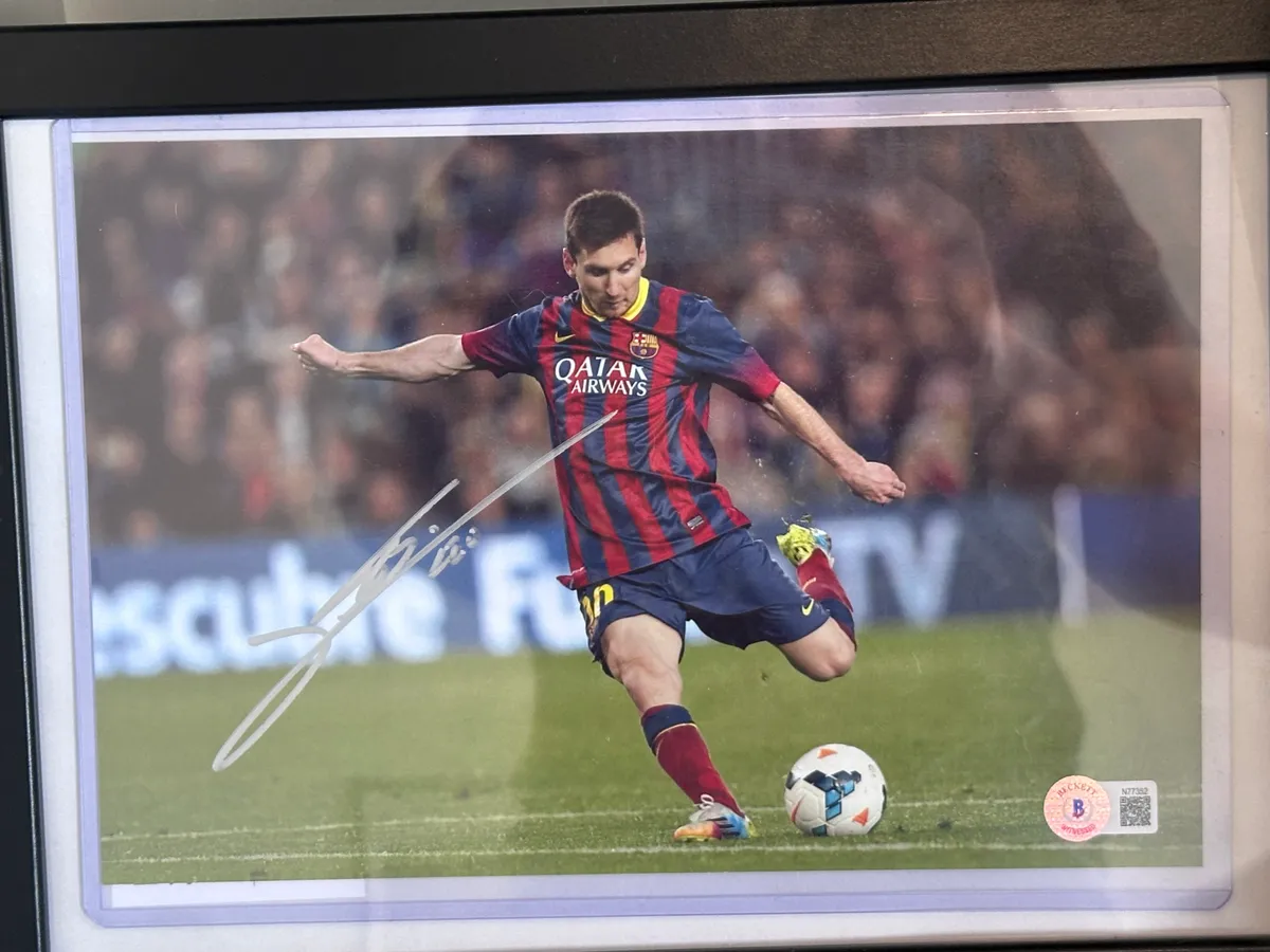 Lionel Messi Signed Photo - FC Barcelona Action Shot – Beckett Witnessed 2019 (BAS Cert N77352) 9