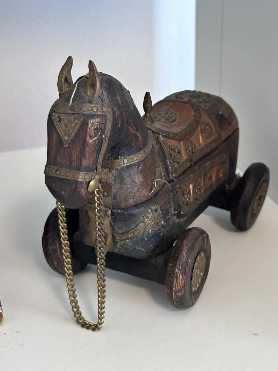 Vintage Rajasthani Horse-on-Wheels Trinket Box, Brass and Copper Clad Carved Wood, 15 cm 2