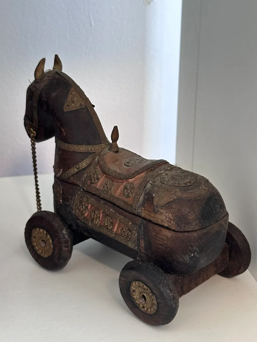 Vintage Rajasthani Horse-on-Wheels Trinket Box, Brass and Copper Clad Carved Wood, 15 cm 4