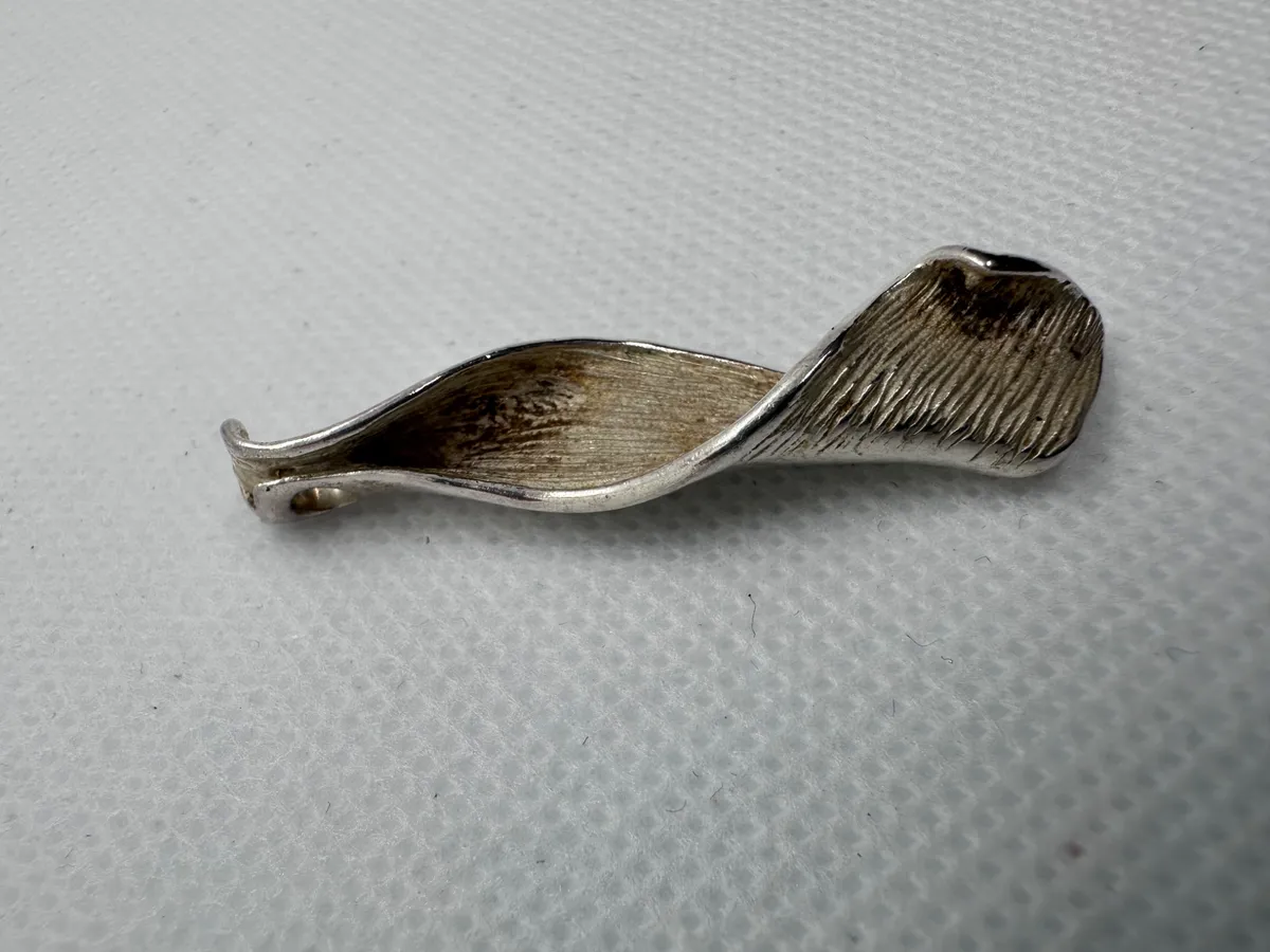 Modernist Textured Sterling Silver Twist Pendant 3